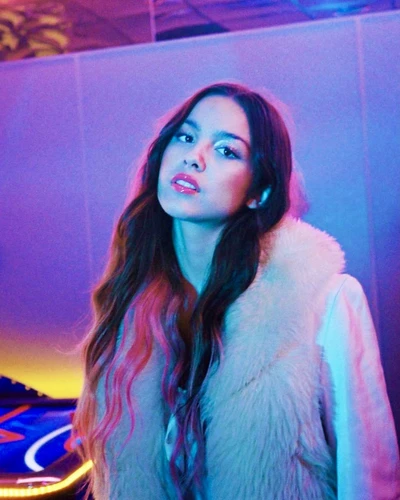 #oliviarodrigo #liv #livies #rodrigo #olivia #livrodrigo #neon #neonaesthetic #aesthetic #purple #bright #arcade #brightcolors #colorful #color #purpleaesthetic #pinkandpurple #earings #beautiful #gorgeous #stunning #traitor #traitoroliviarodrigo #oliviarodrigoaesthetic⭐️ **go watch the new traitor music video!**