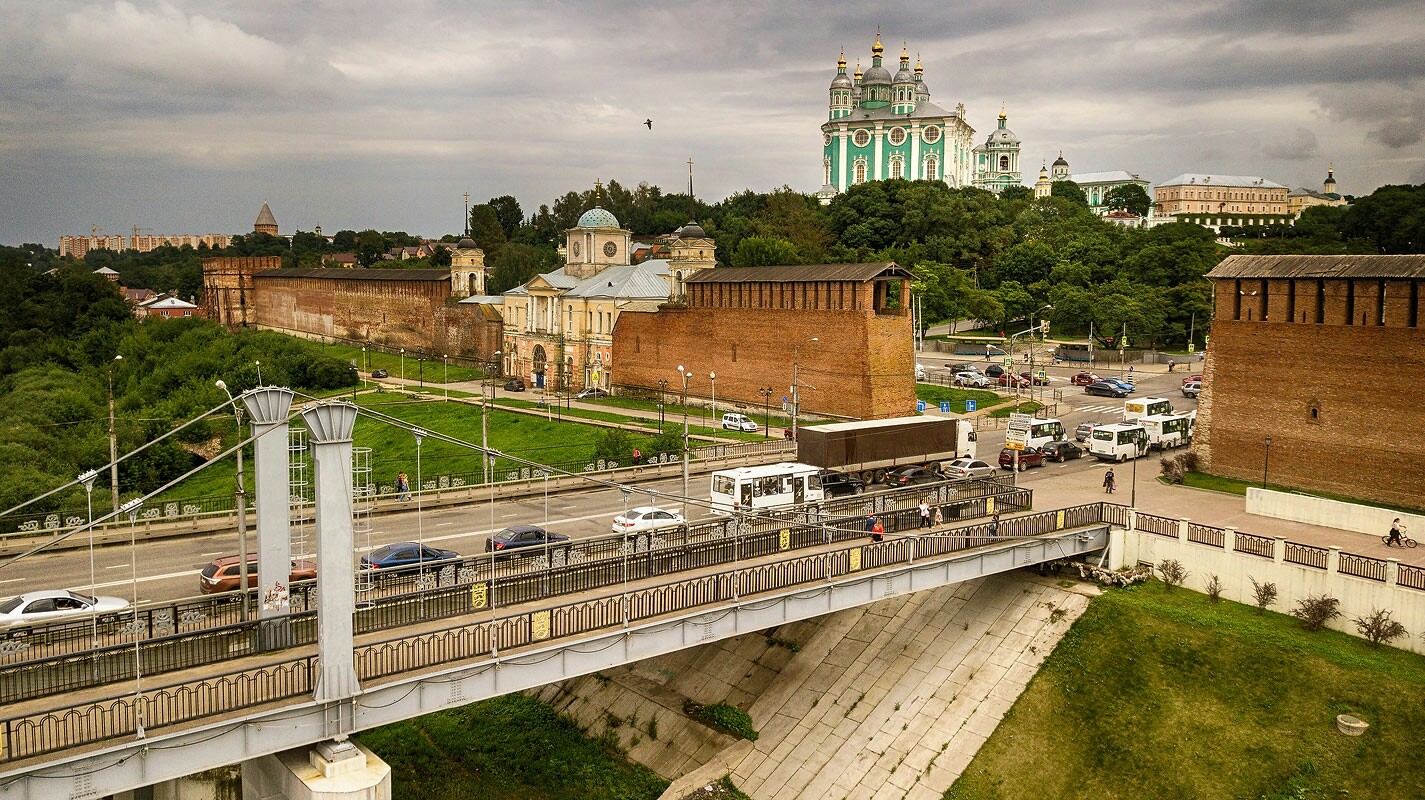 Города возле смоленска. Успенский мост Смоленск. Смоленск набережная собор. Мост Днепр Смоленске. Смоленск мост через Днепр.