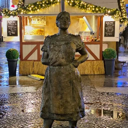 interesting statue night travel woman pcstatue