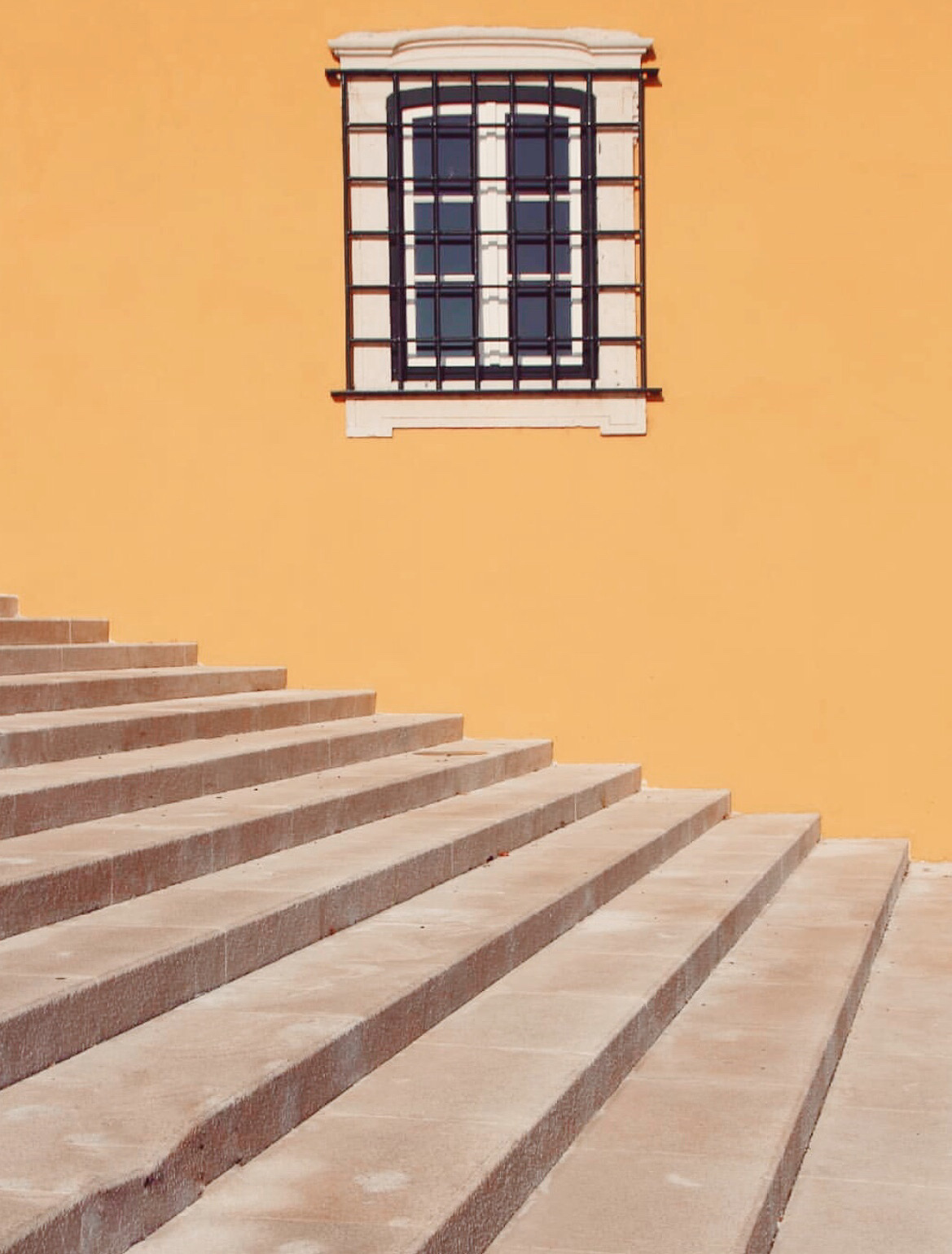 #urbanexploration #architecture #wall #housewall #rearwall #yellowwall #window #ironprotection #oldarchitecture #olddesign #ubex ##steepstreet #steps #stonesteps #architecturaldetails #minimal #urbanexploringphotography 

