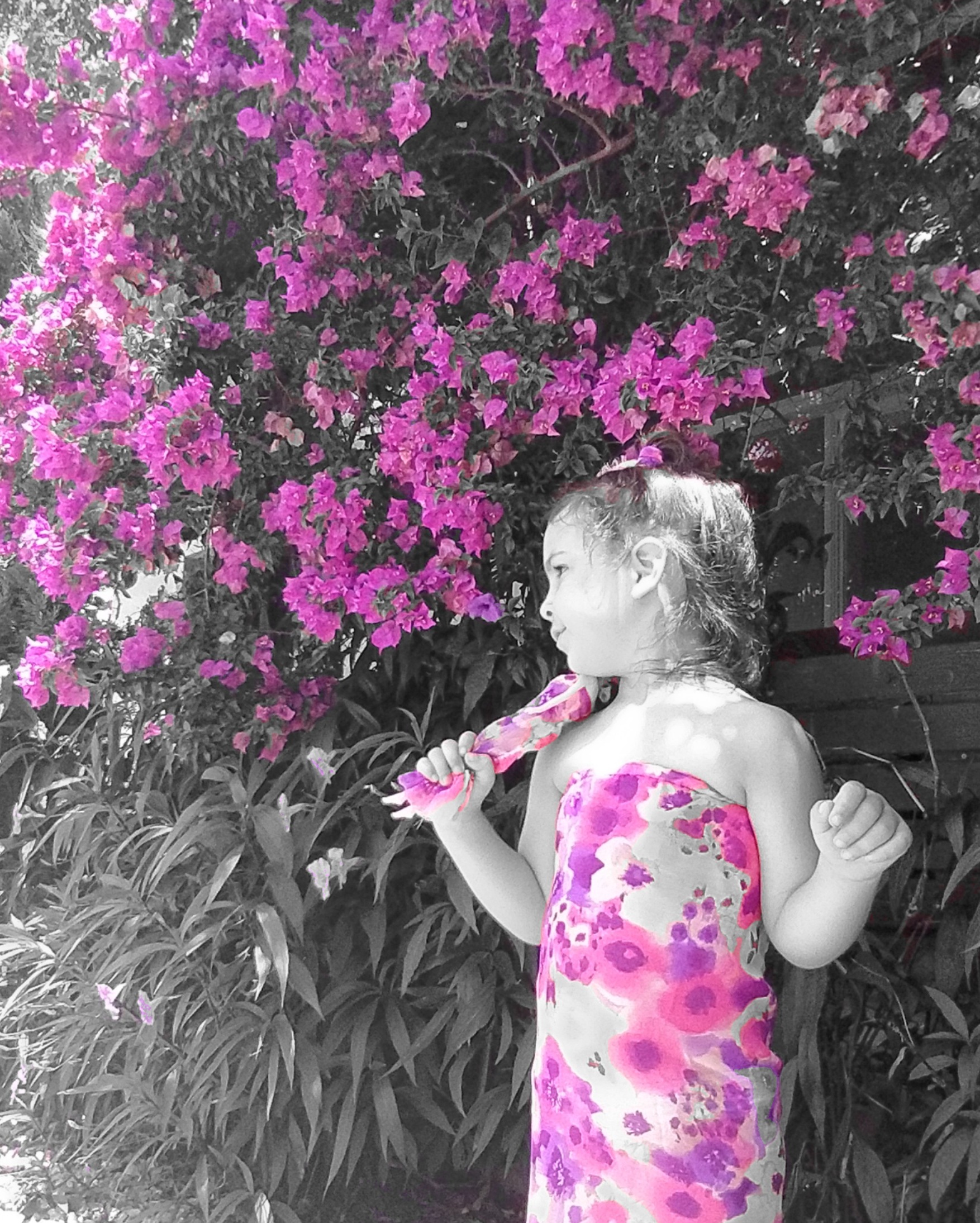 #girl #fuchsia #flowers #fucsiaflower #fashion 